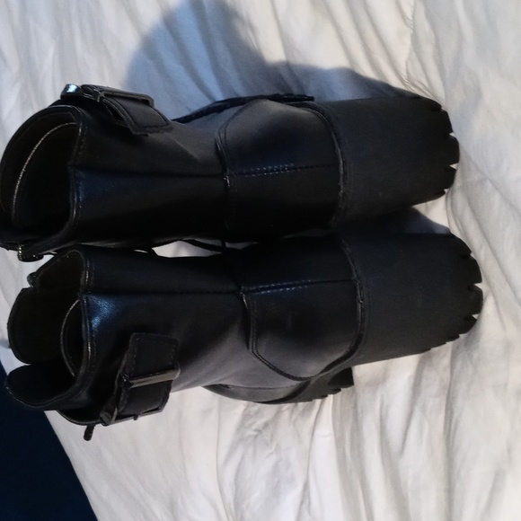 Shoes - Picture 2 of 6